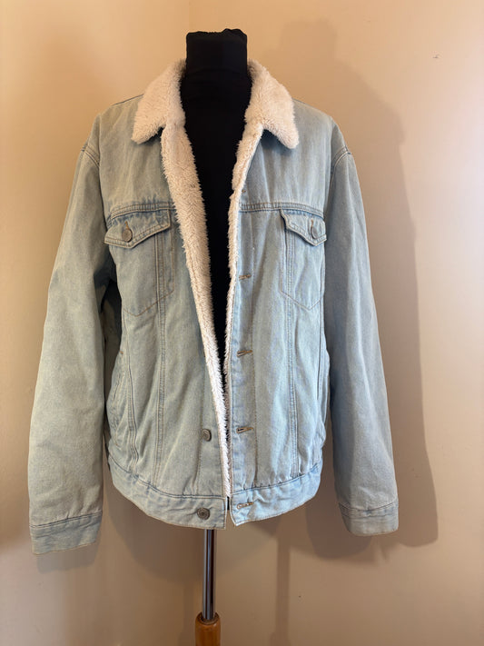 Classic Vintage Style Sherpa-Lined Denim Jacket