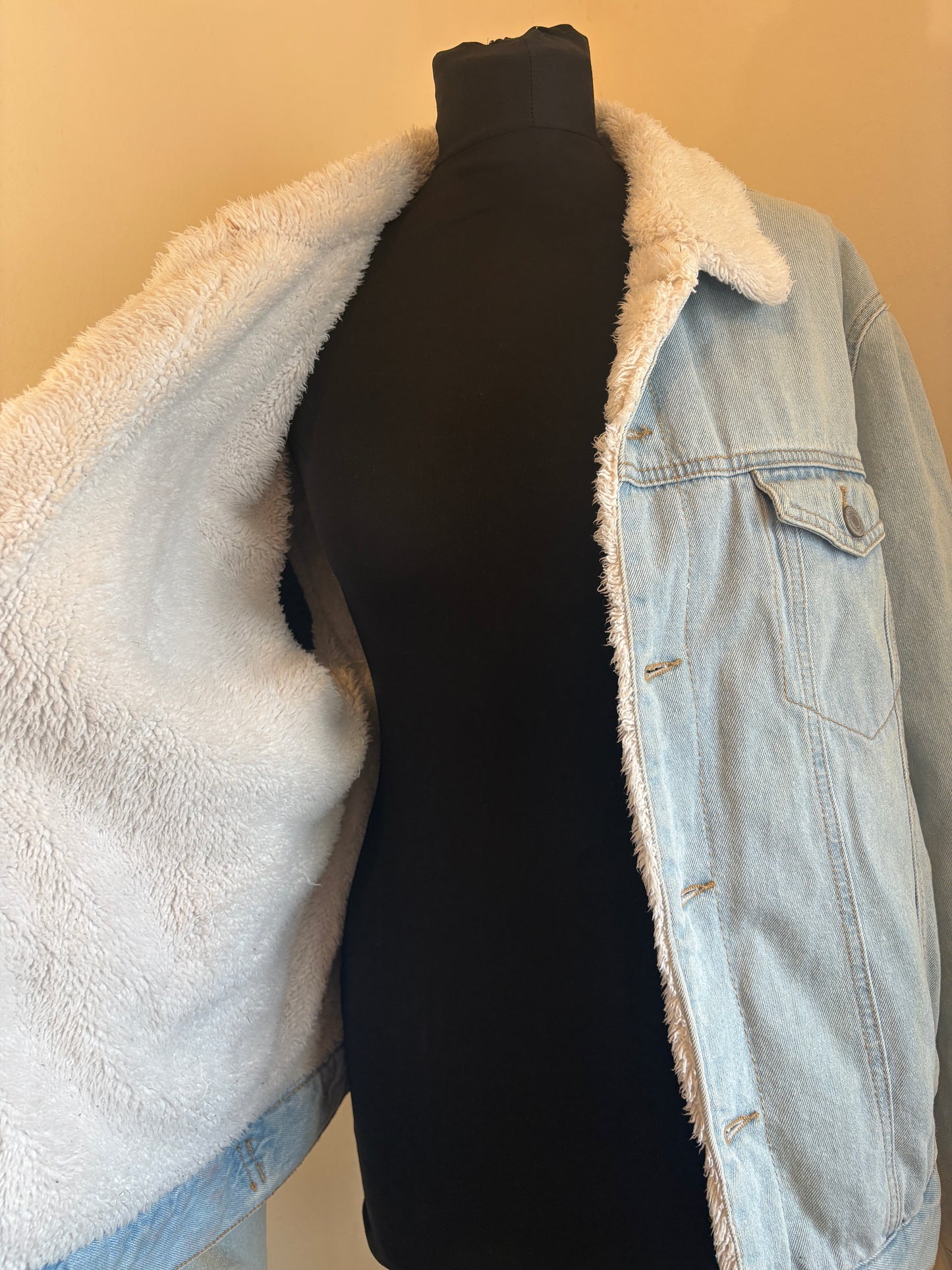 Classic Vintage Style Sherpa-Lined Denim Jacket