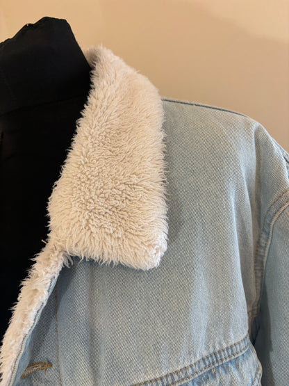 Classic Vintage Style Sherpa-Lined Denim Jacket