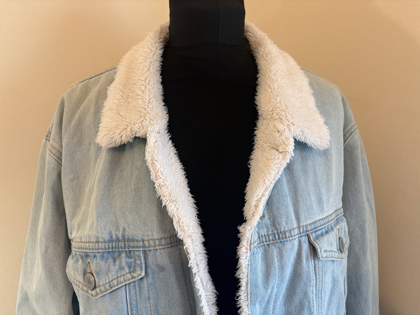 Classic Vintage Style Sherpa-Lined Denim Jacket