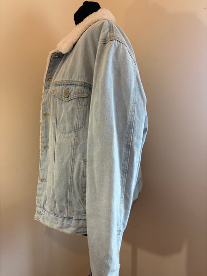 Classic Vintage Style Sherpa-Lined Denim Jacket