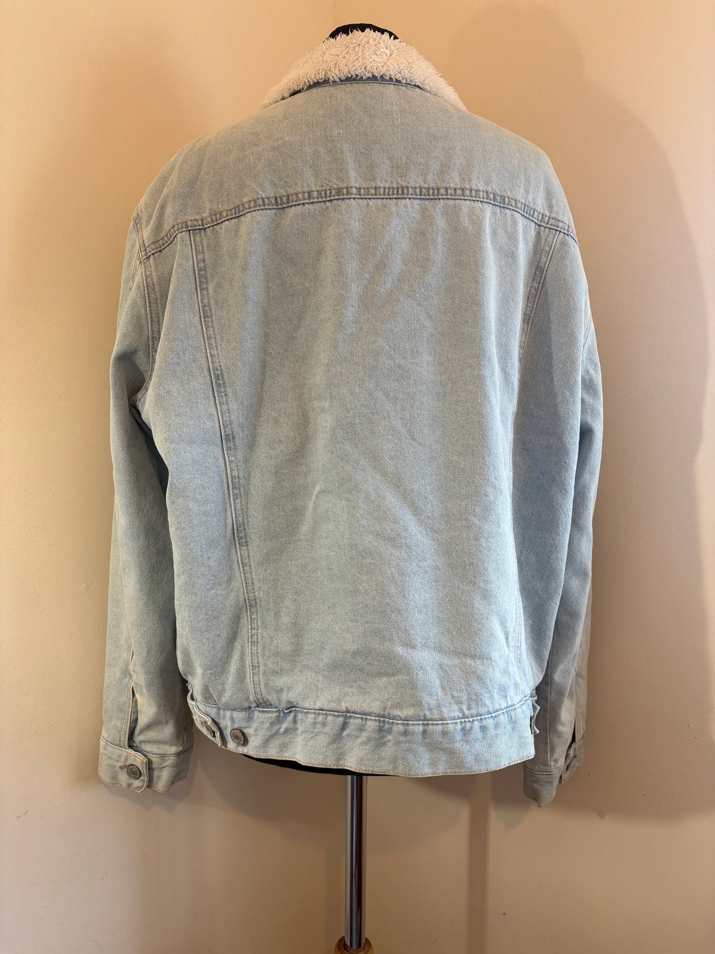 Classic Vintage Style Sherpa-Lined Denim Jacket