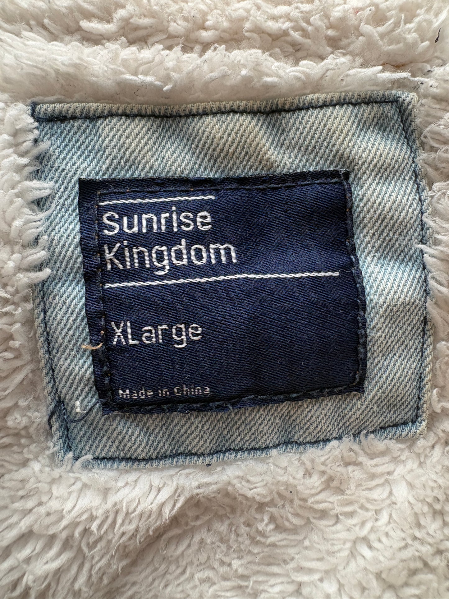 Classic Vintage Style Sherpa-Lined Denim Jacket